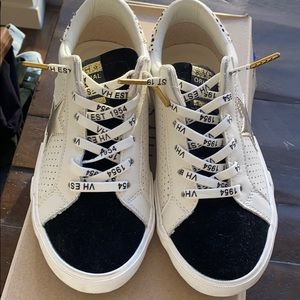 VH really cute shoes! Size 6.